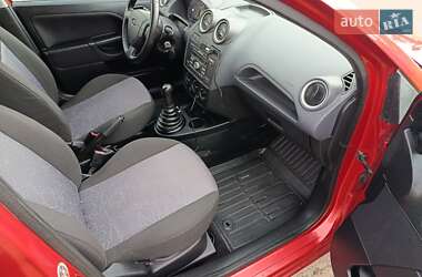 Хэтчбек Ford Fiesta 2006 в 
