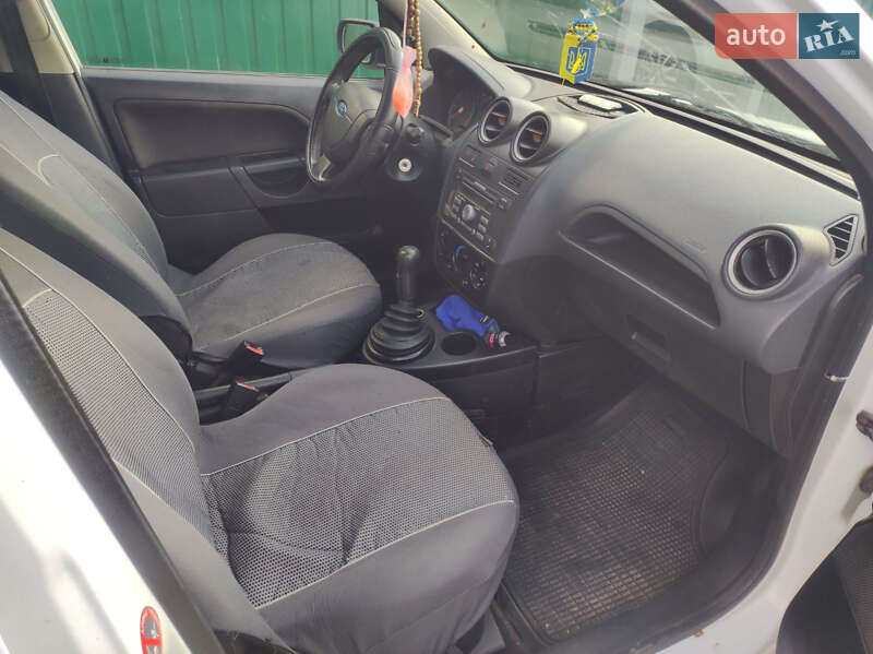 Хэтчбек Ford Fiesta 2007 в Нежине
