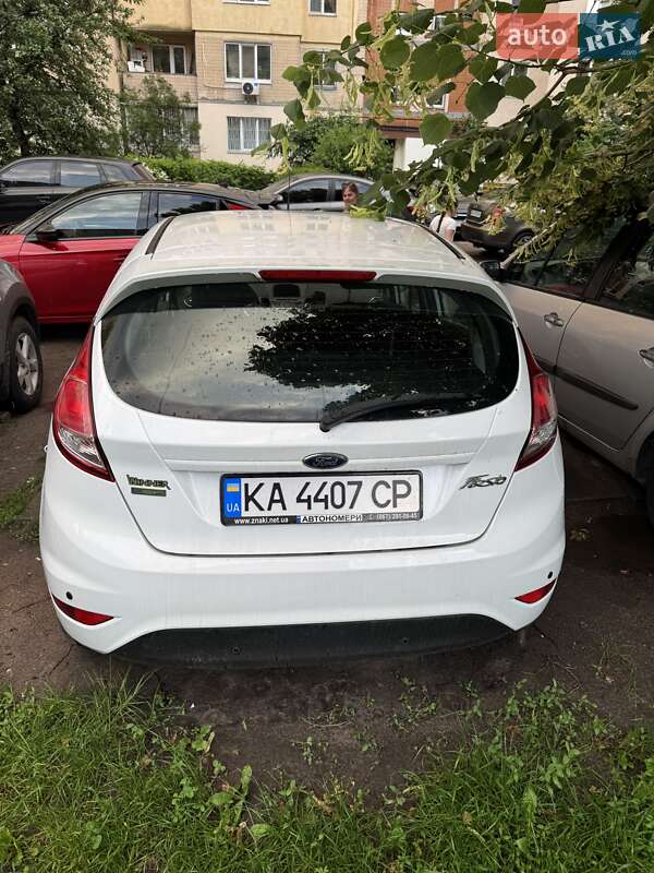 Хэтчбек Ford Fiesta 2016 в Киеве