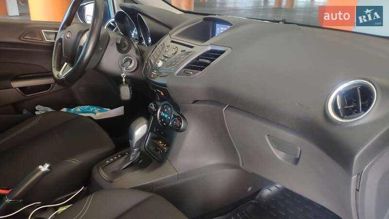 Хэтчбек Ford Fiesta 2016 в Киеве