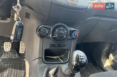 Хэтчбек Ford Fiesta 2013 в 