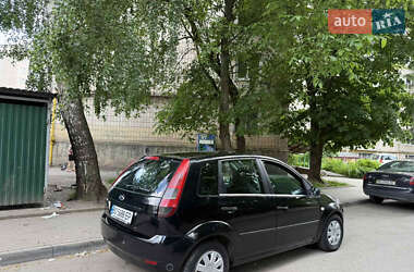 Хэтчбек Ford Fiesta 2005 в 