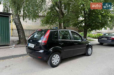 Хэтчбек Ford Fiesta 2005 в 