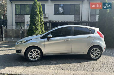 Хэтчбек Ford Fiesta 2016 в 
