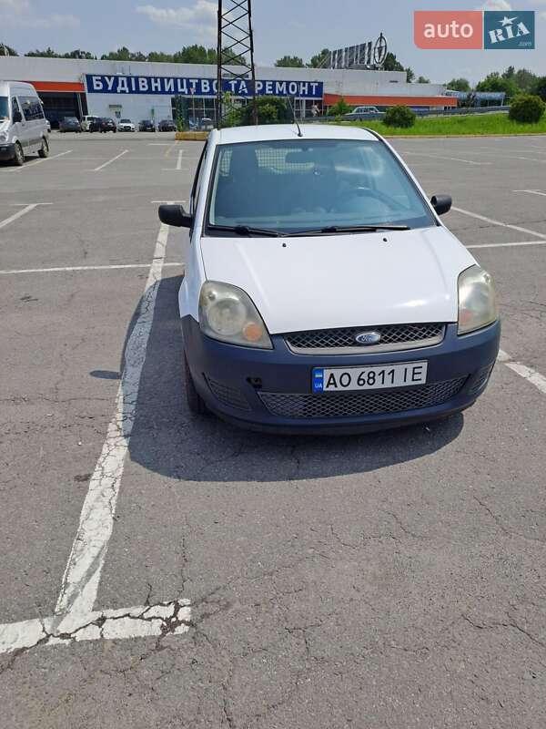 Хэтчбек Ford Fiesta 2007 в 