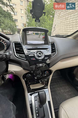 Седан Ford Fiesta 2015 в 
