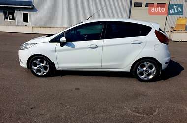 Хэтчбек Ford Fiesta 2011 в 