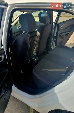 Хэтчбек Ford Fiesta 2011 в 