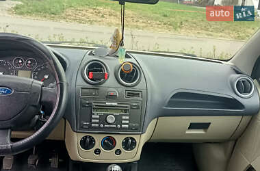 Хэтчбек Ford Fiesta 2007 в 