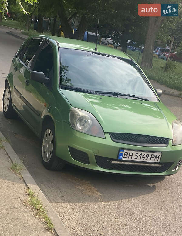 Хэтчбек Ford Fiesta 2006 в 