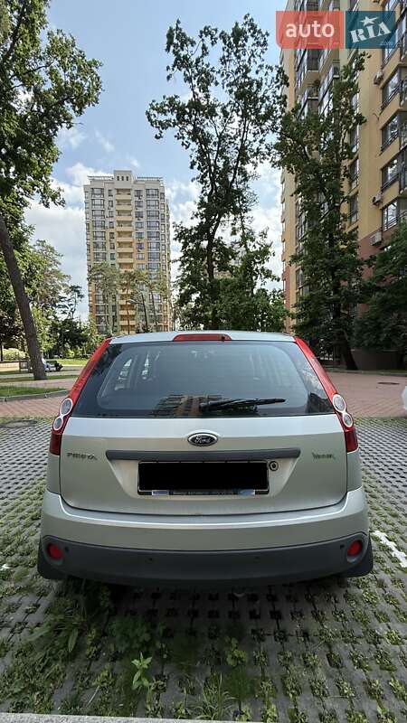 Хэтчбек Ford Fiesta 2008 в Киеве