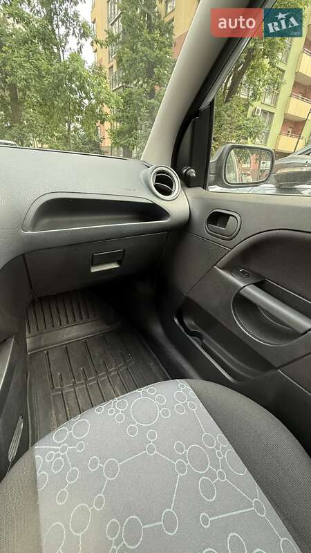 Хэтчбек Ford Fiesta 2008 в Киеве