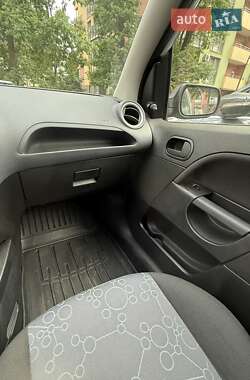 Хэтчбек Ford Fiesta 2008 в 