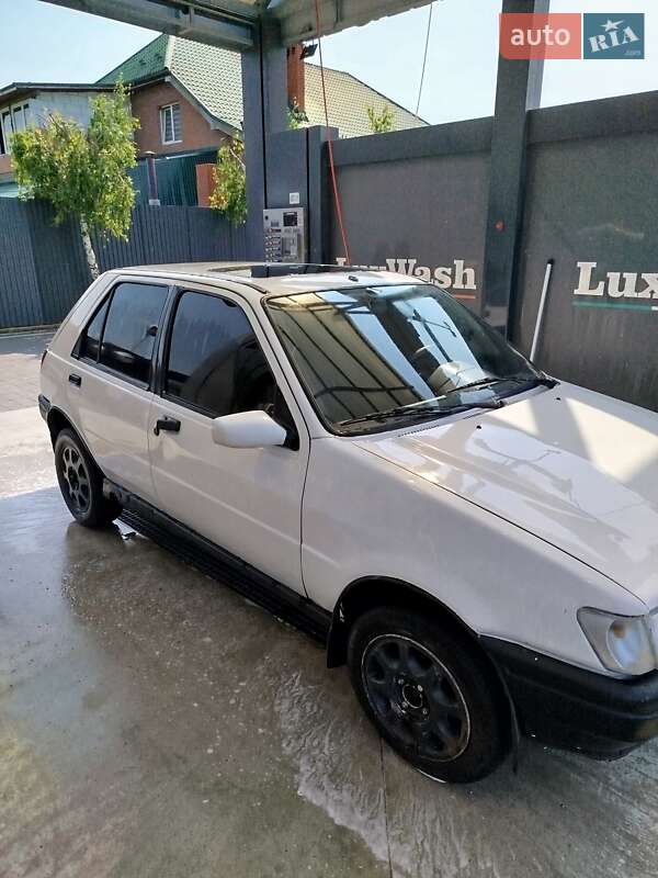 Хэтчбек Ford Fiesta 1990 в Ужгороде
