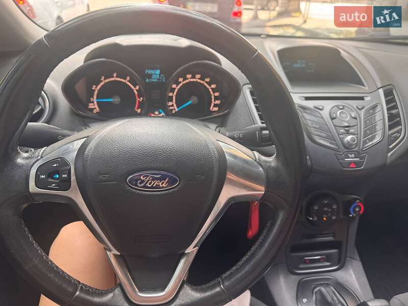 Хэтчбек Ford Fiesta 2016 в Днепре