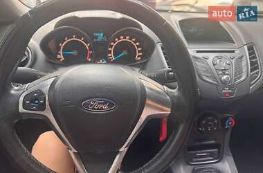 Хэтчбек Ford Fiesta 2016 в 