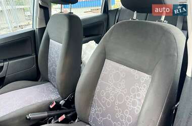 Хэтчбек Ford Fiesta 2006 в 