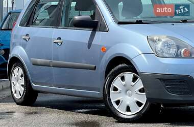 Хэтчбек Ford Fiesta 2006 в 