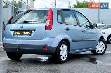 Хэтчбек Ford Fiesta 2006 в 