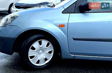 Хэтчбек Ford Fiesta 2006 в 