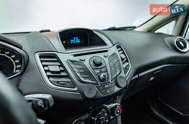 Хэтчбек Ford Fiesta 2013 в 