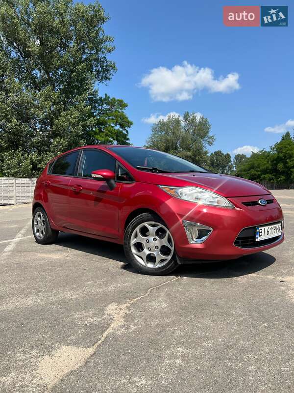 Хэтчбек Ford Fiesta 2010 в 
