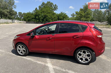 Хэтчбек Ford Fiesta 2010 в 