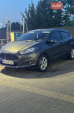 Хэтчбек Ford Fiesta 2015 в 
