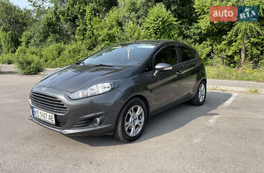 Хэтчбек Ford Fiesta 2015 в 