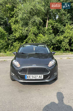 Хэтчбек Ford Fiesta 2015 в 