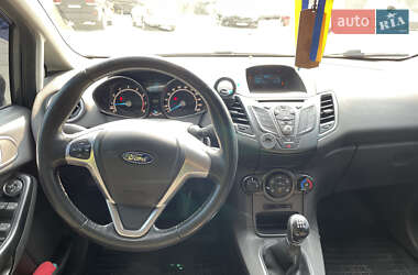Хэтчбек Ford Fiesta 2015 в 