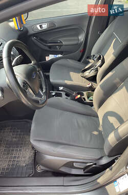 Хэтчбек Ford Fiesta 2015 в 