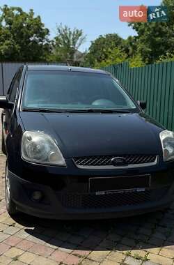 Хэтчбек Ford Fiesta 2007 в 