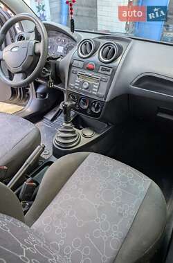 Хэтчбек Ford Fiesta 2007 в 