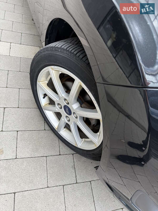 Седан Ford Fiesta 2015 в Ужгороде