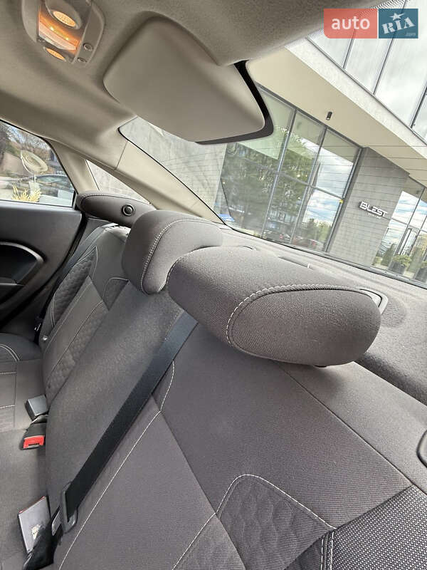 Седан Ford Fiesta 2015 в Ужгороде