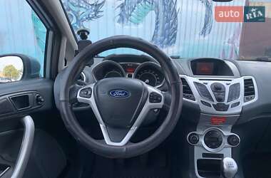 Хэтчбек Ford Fiesta 2009 в 