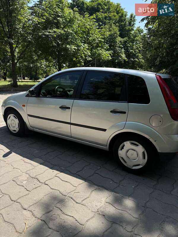 Хэтчбек Ford Fiesta 2004 в Запорожье