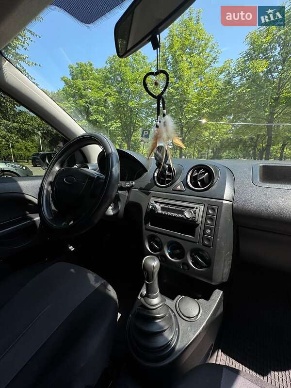 Хэтчбек Ford Fiesta 2004 в Запорожье