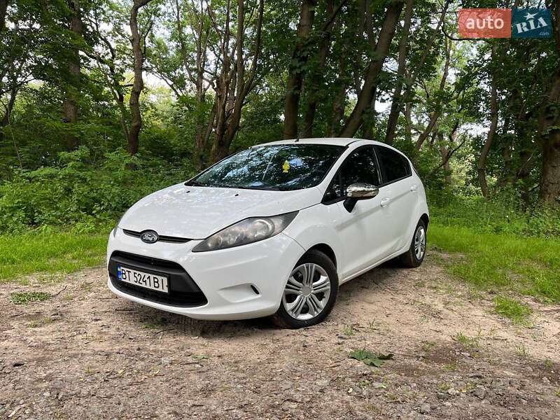 Хэтчбек Ford Fiesta 2011 в 