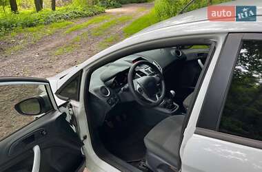 Хэтчбек Ford Fiesta 2011 в 