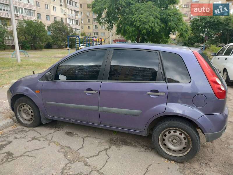 Хэтчбек Ford Fiesta 2006 в Каменском