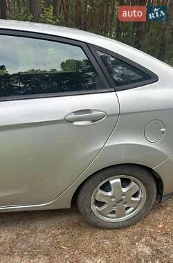 Седан Ford Fiesta 2016 в 