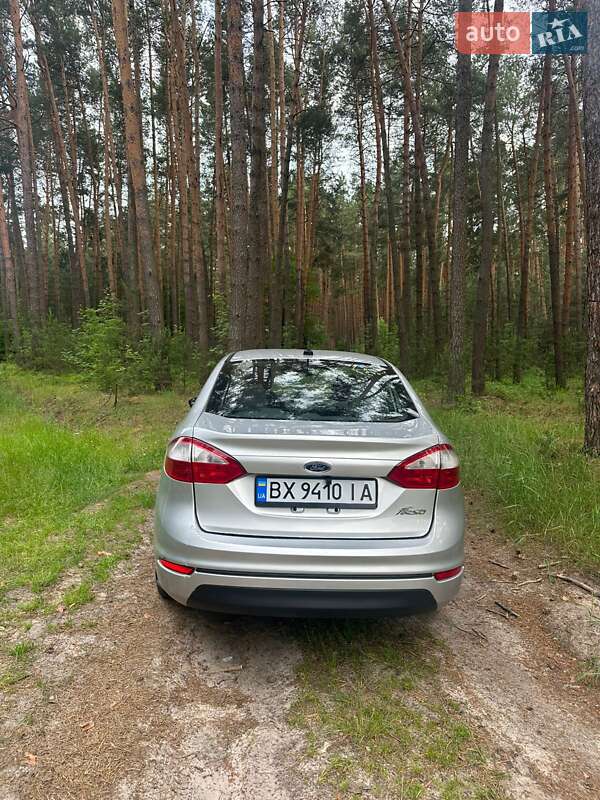 Седан Ford Fiesta 2016 в Славуте