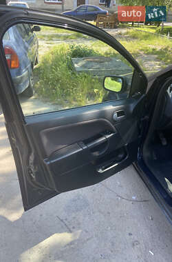 Хэтчбек Ford Fiesta 2007 в 