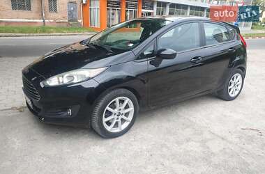Хэтчбек Ford Fiesta 2016 в 