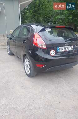 Хэтчбек Ford Fiesta 2016 в 