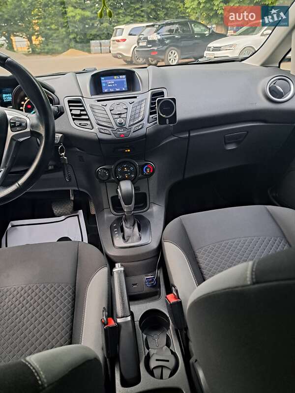 Хэтчбек Ford Fiesta 2016 в Львове