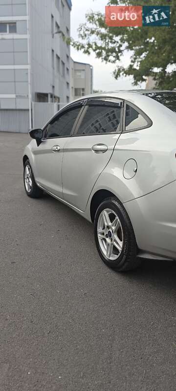 Седан Ford Fiesta 2017 в Днепре