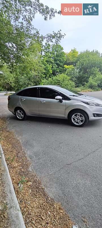 Седан Ford Fiesta 2017 в Днепре
